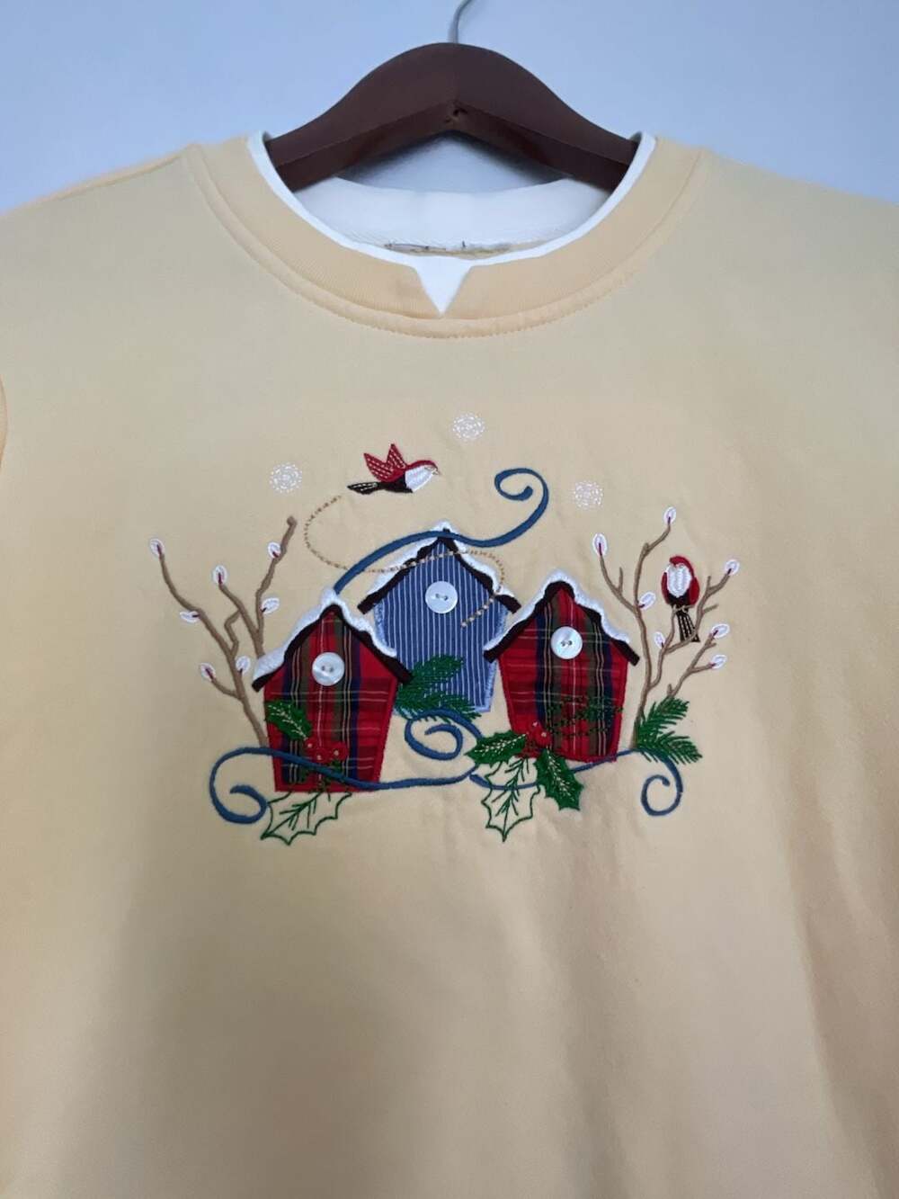 Vintage Yellow Birdhouse Embroidery Crewneck Sweatshirt
Grandma 
Cottage-core
Md